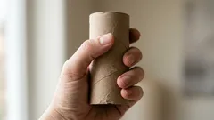 小さな段ボールの筒が、手間をかけずにバスルームの匂いを一変させることができることに、きっと驚かれることでしょう